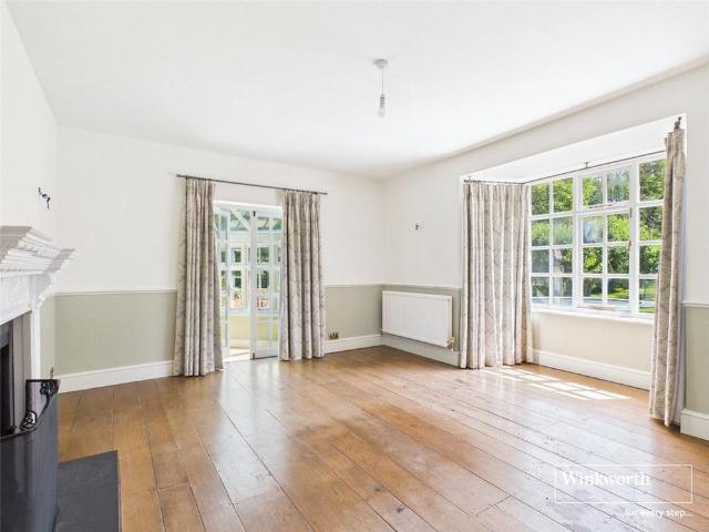6 bedroom detached house to rent