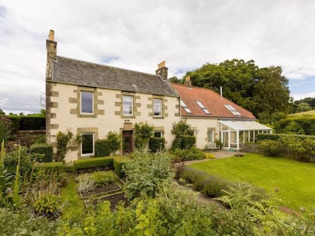 6 bedroom detached house to rent