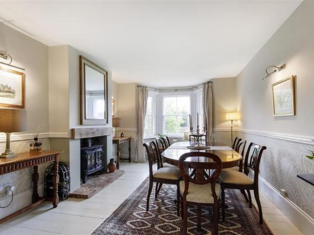 6 bedroom detached house to rent