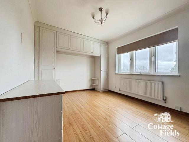 6 bedroom detached house to rent