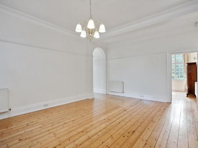 6 bedroom detached house to rent