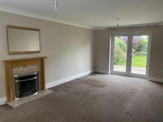 6 bedroom detached house to rent
