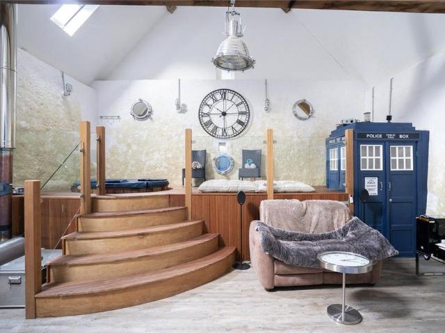 6 bedroom detached house to rent