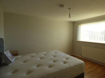 6 bedroom detached house to rent