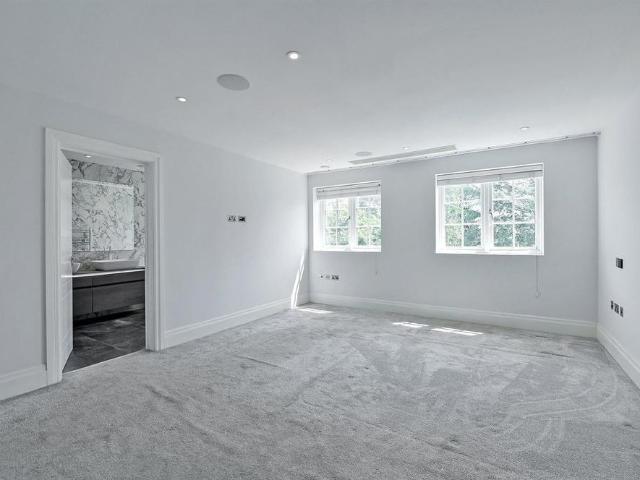 6 bedroom detached house to rent