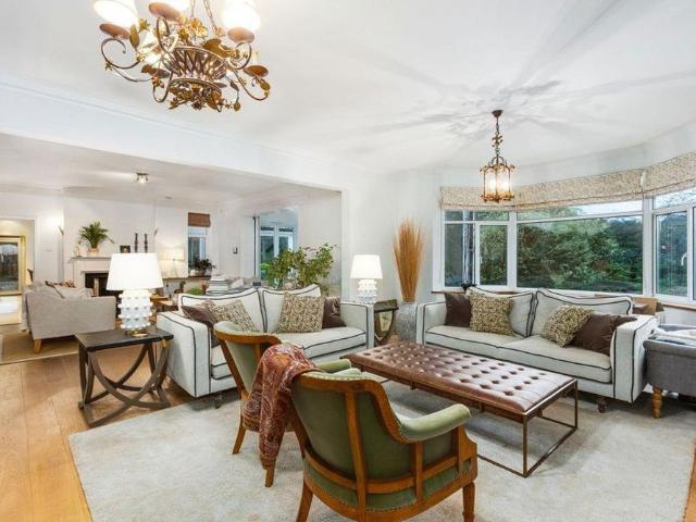 6 bedroom detached house to rent