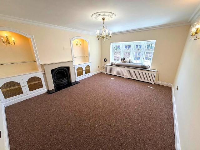 6 bedroom detached house to rent