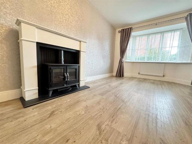 6 bedroom detached house to rent