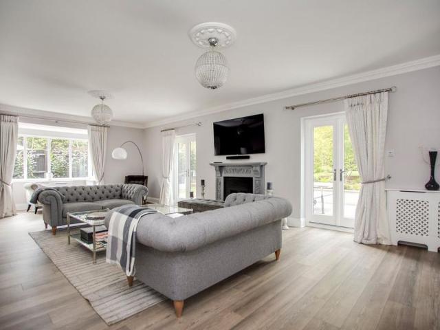 6 bedroom detached house to rent