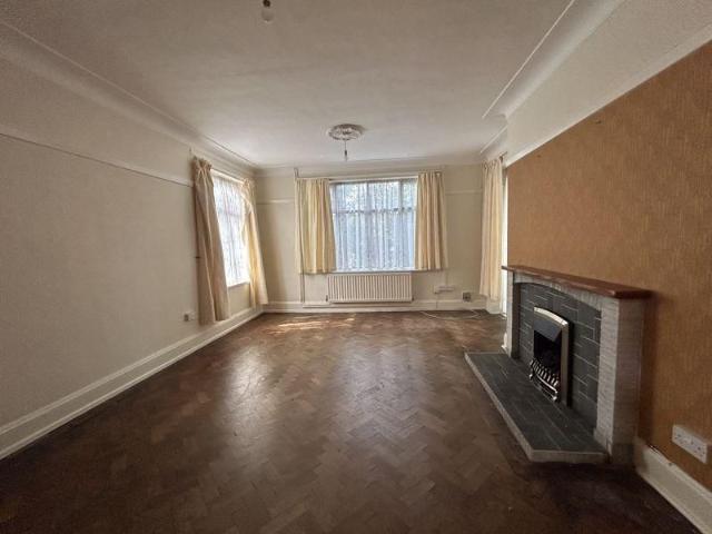 6 bedroom detached house to rent
