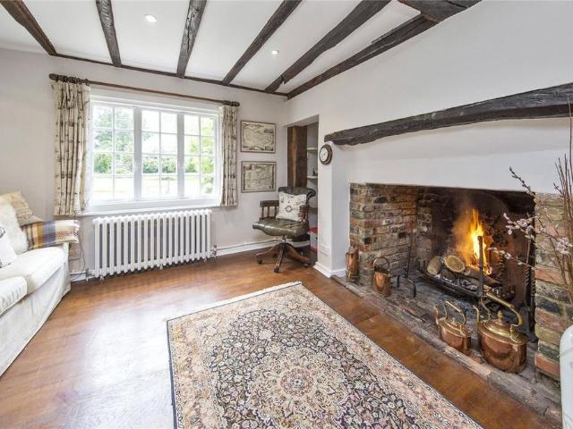 6 bedroom detached house to rent