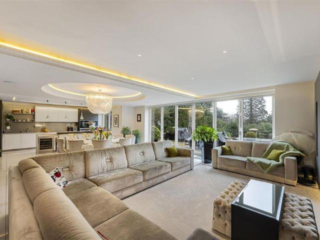 6 bedroom detached house to rent