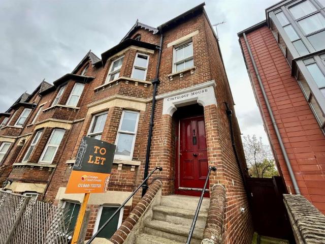 6 bedroom detached house to rent
