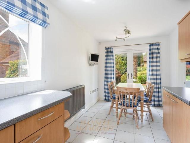 6 bedroom detached house to rent