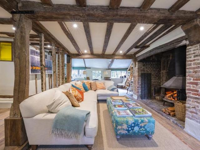 6 bedroom detached house to rent