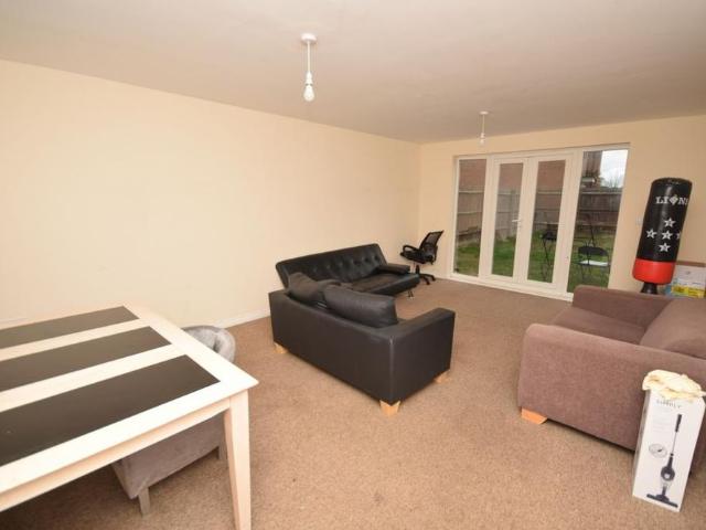 6 bedroom detached house to rent