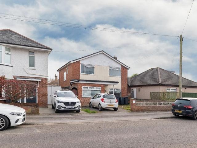 6 bedroom detached house to rent