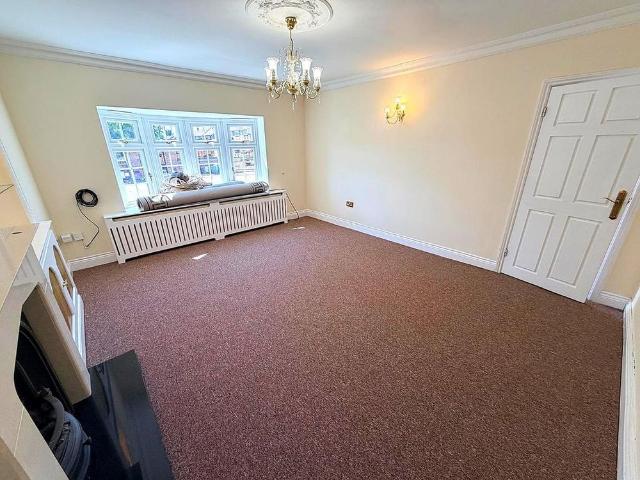 6 bedroom detached house to rent