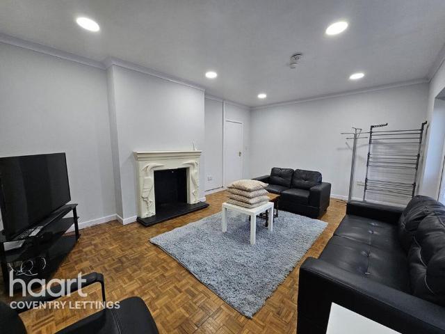6 bedroom detached house to rent