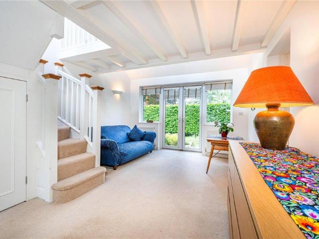 6 bedroom detached house to rent