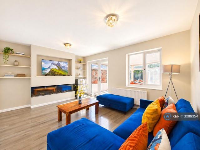 6 bedroom detached house to rent
