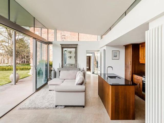 6 bedroom detached house to rent