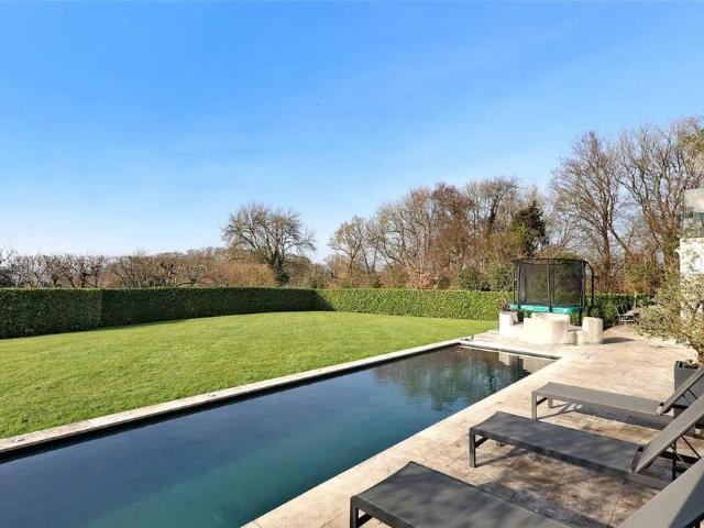 6 bedroom detached house to rent