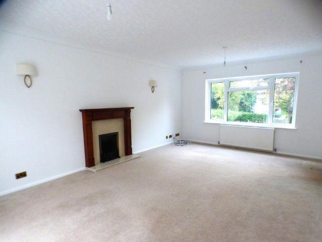 6 bedroom detached house to rent