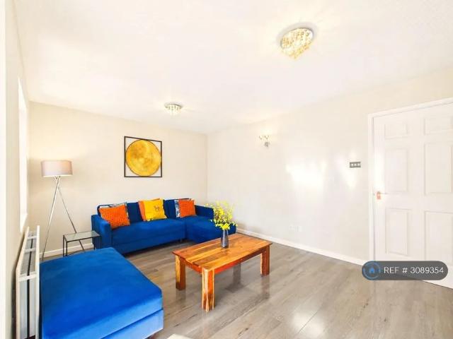 6 bedroom detached house to rent