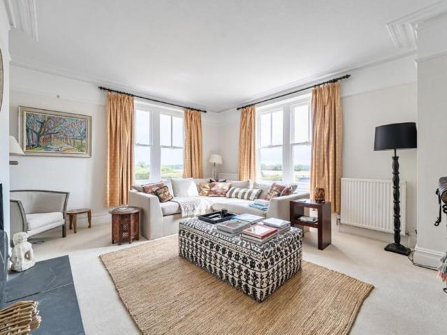 6 bedroom detached house to rent