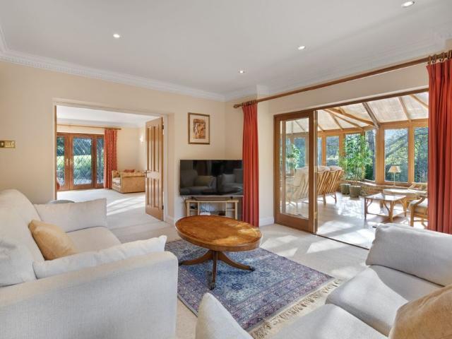 6 Bedroom Detached House To Rent