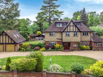 6 bedroom detached house to rent