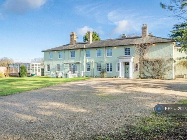 6 bedroom detached house to rent