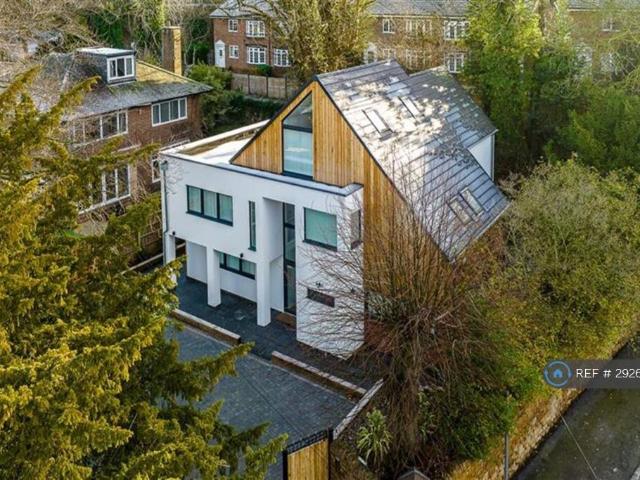 6 bedroom detached house to rent