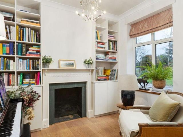 6 bedroom detached house to rent