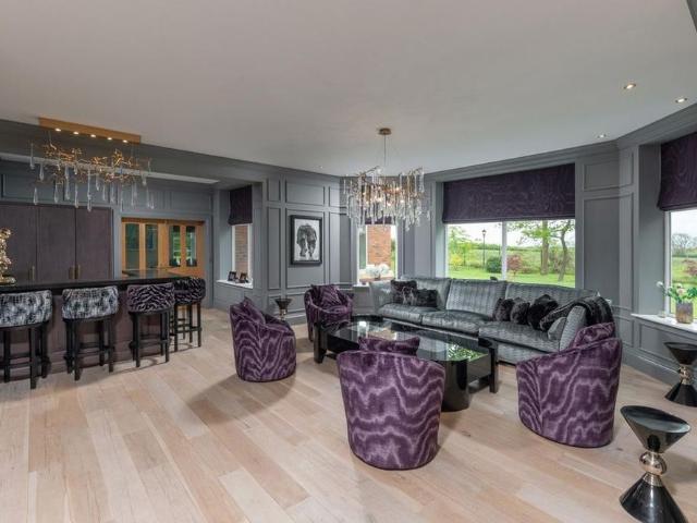 6 bedroom detached house to rent