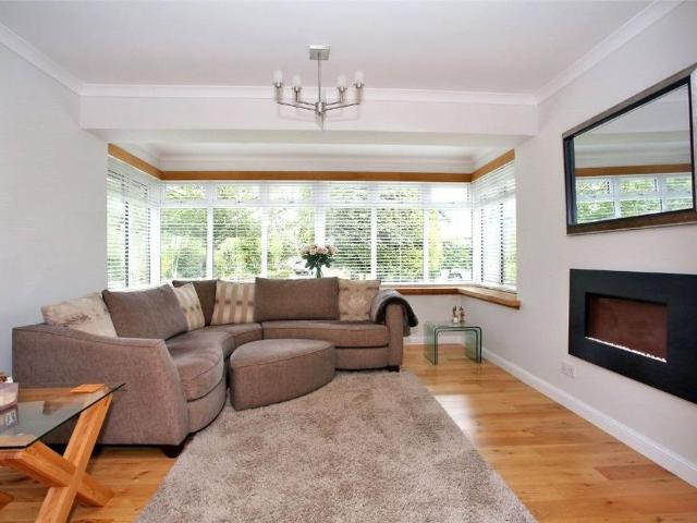 6 bedroom detached house to rent