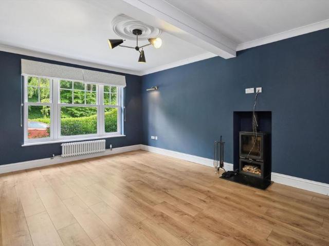 6 bedroom detached house to rent