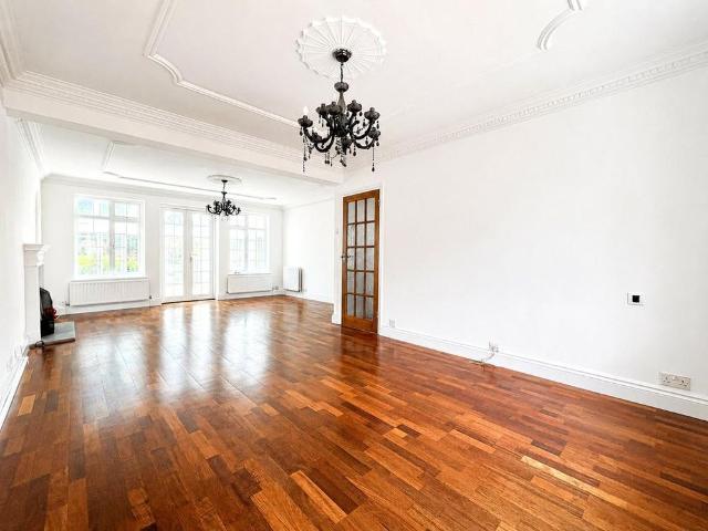 6 bedroom detached house to rent
