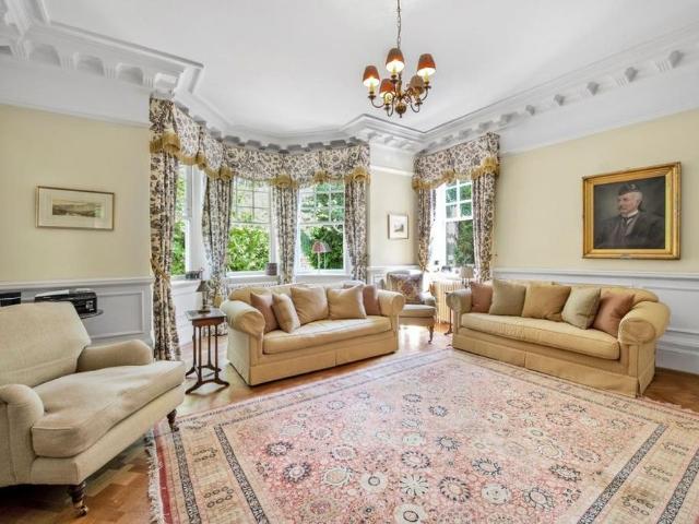6 bedroom detached house to rent