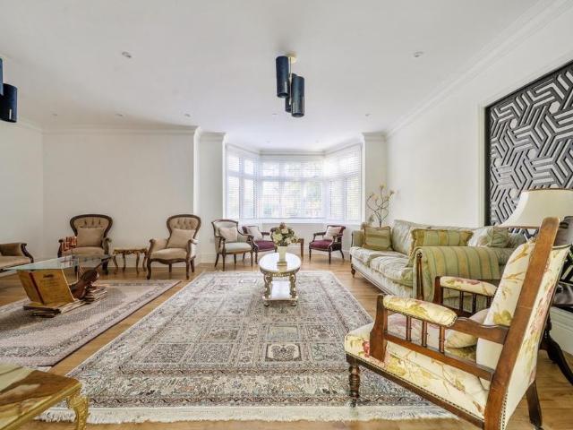 6 bedroom detached house to rent
