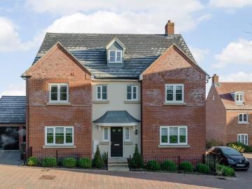 6 bedroom detached house to rent