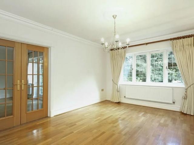 6 bedroom detached house to rent