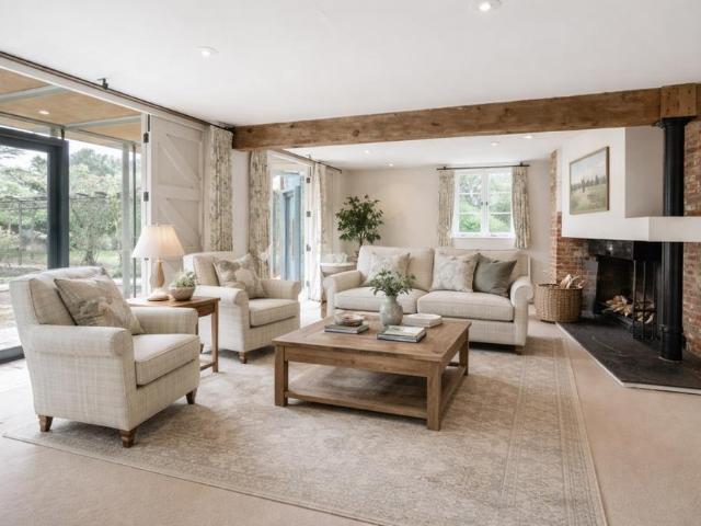 6 bedroom detached house to rent