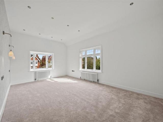 6 bedroom detached house to rent