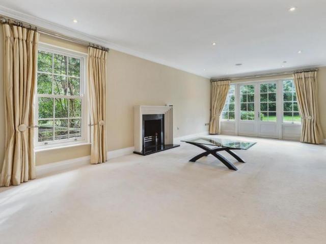 6 bedroom detached house to rent