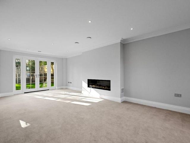 6 bedroom detached house to rent