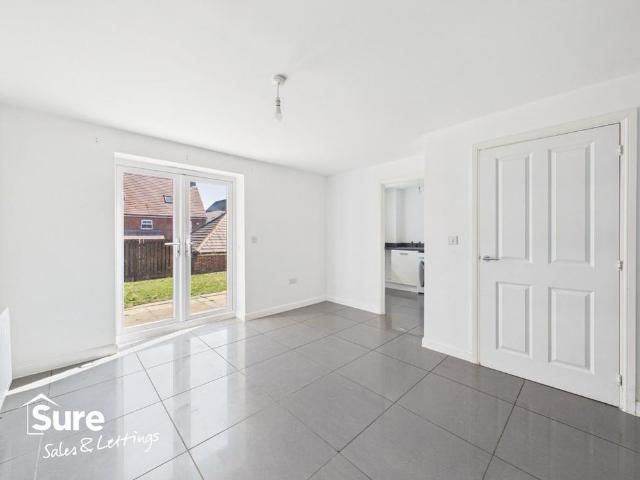 6 bedroom detached house to rent