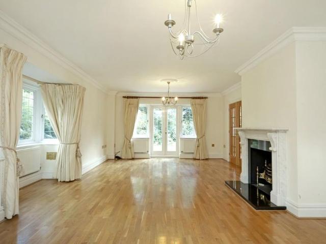 6 bedroom detached house to rent