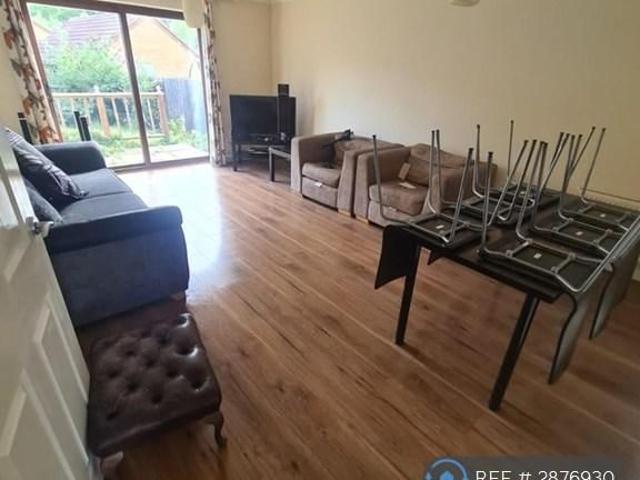 6 bedroom detached house to rent
